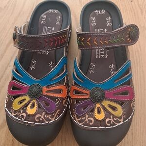 L'Artiste Spring Step Sandals - NEW.      Size 40
